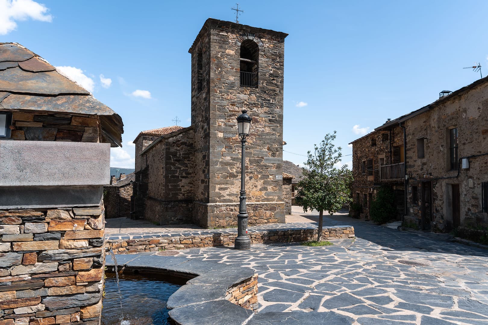 Valverde de los Arroyos: Un Refugio de Tradición y Naturaleza en la Sierra Norte