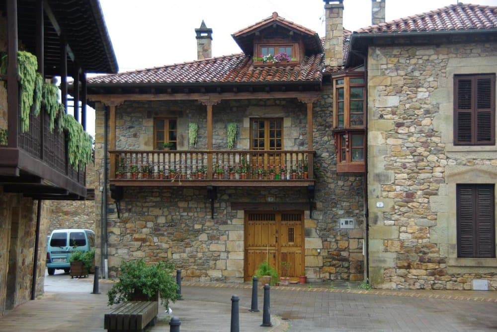 Un Viaje en el Tiempo Entre Palacetes, Historia y Jardines Exóticos