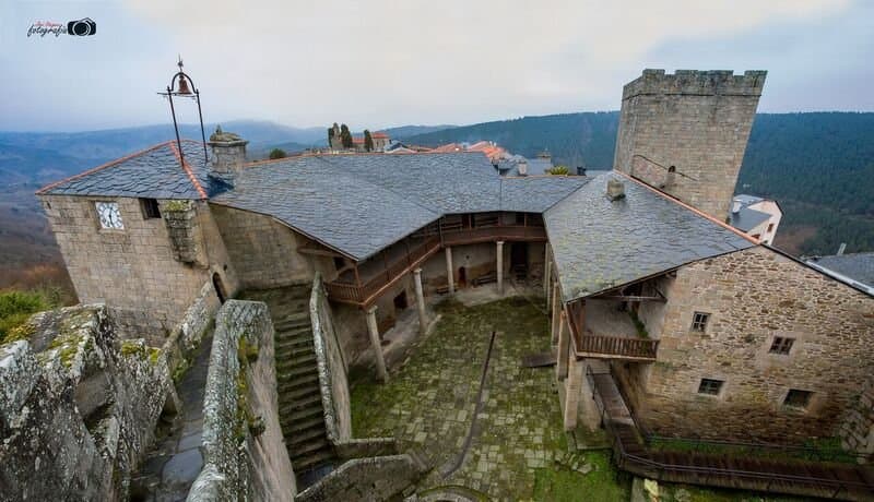 Historia, Fortaleza y Aguas Termales en el Corazón de la Ribeira Sacra